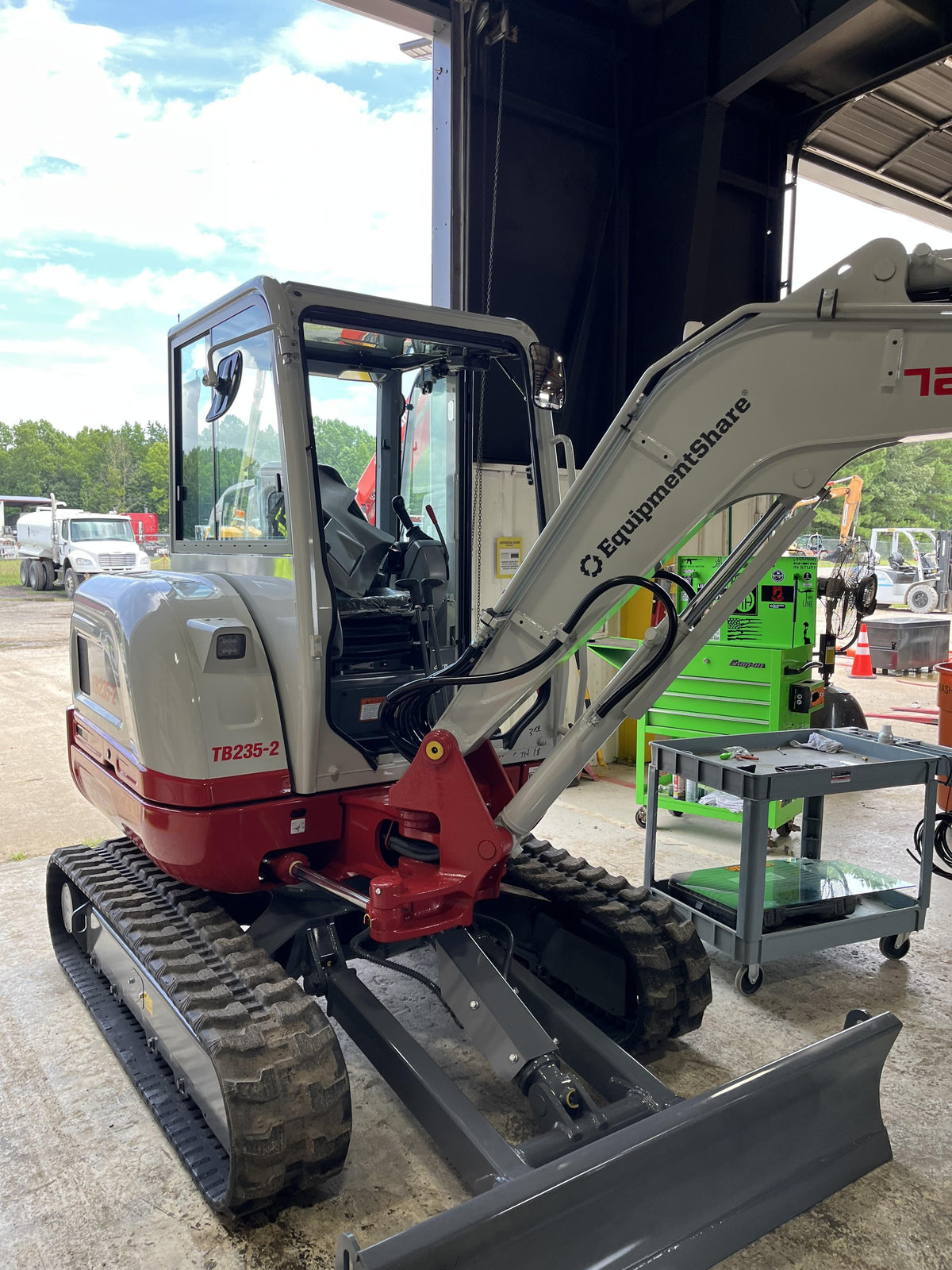 2025 TAKEUCHI TB235-2CR
