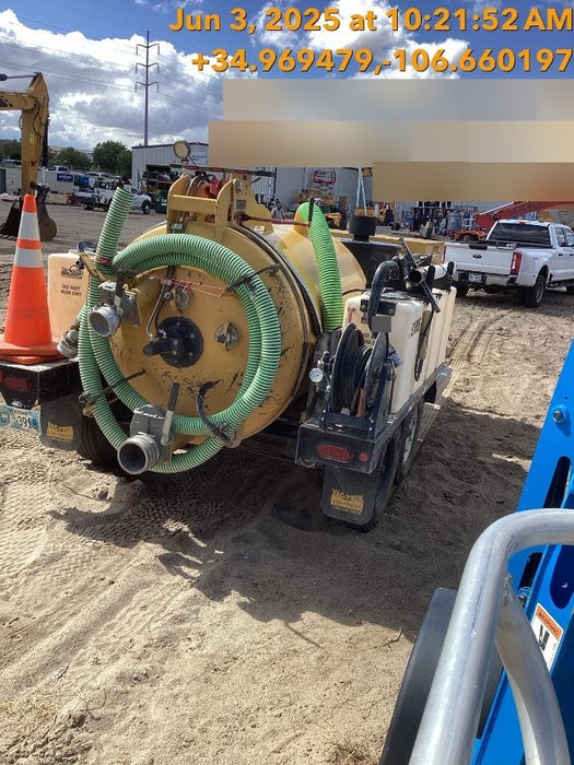 2021 Vac-Tron LP573XDT 500 Gallon Debris Tank w/ Hydraulic Tilt, two (2) 100 Gallon Water Tanks, Low Profile Torsion Axles (12,000 GVWR)