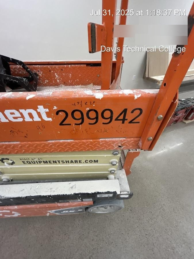 2023 JLG ES1932