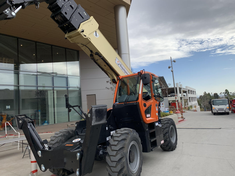 2021 JLG 1075