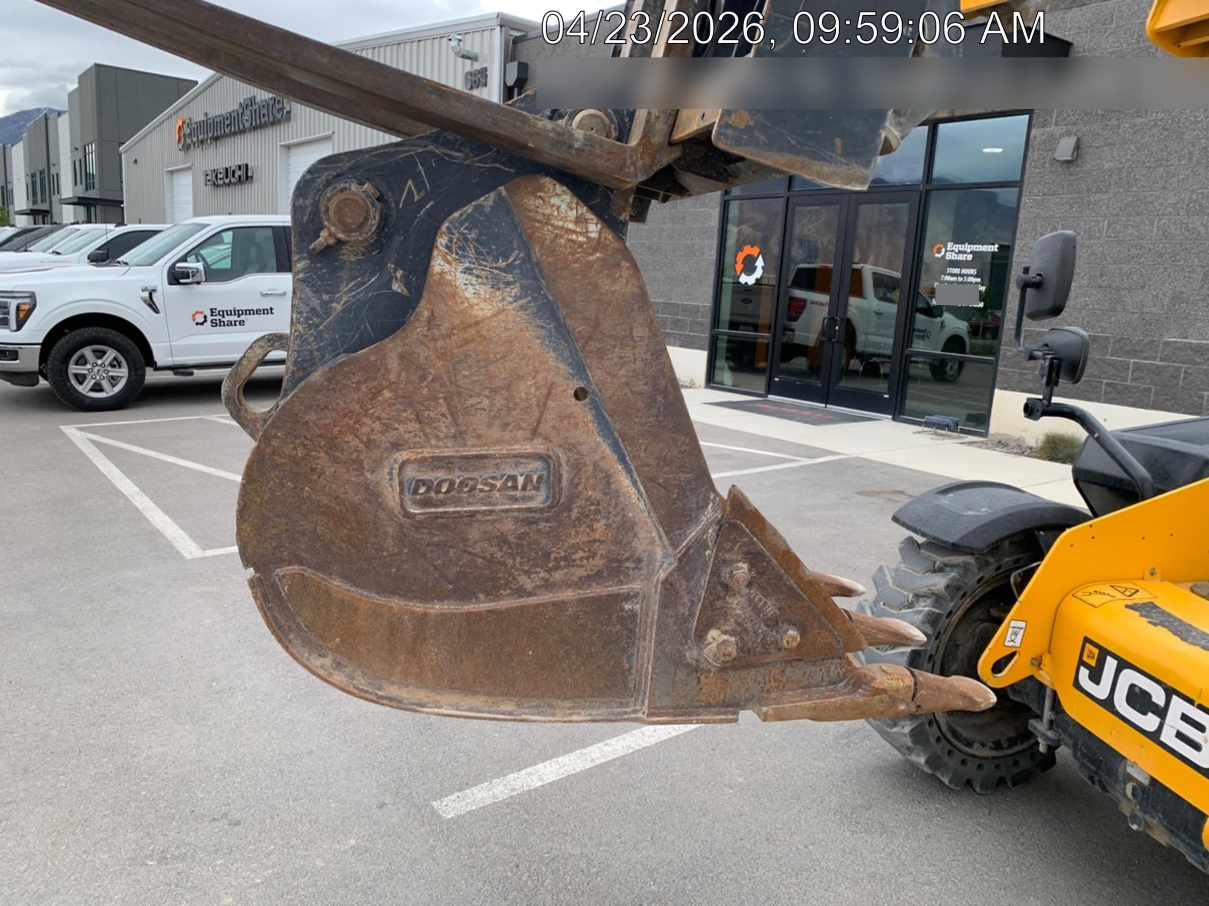 2020 DOOSAN 24" Bucket-Doosan