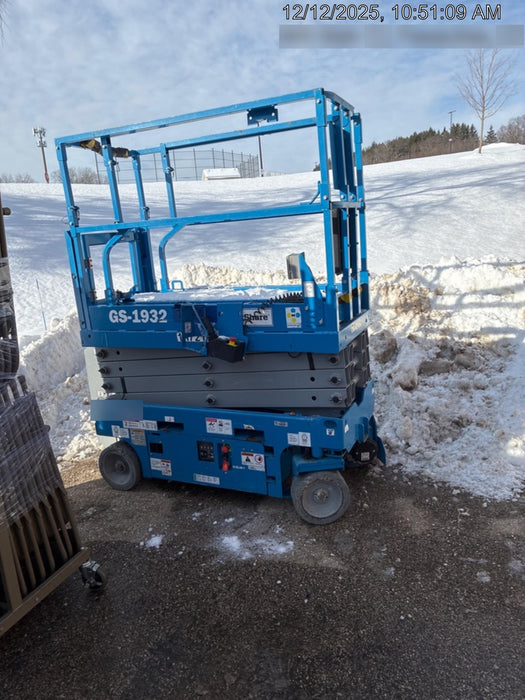 2021 GENIE GS-1932
