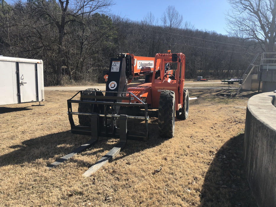 2020 Skytrak 8042 74 Hp, FF Tires, Work Lights, Beacon, Aux Hydraulics, Back up Alarm, Lifting Eye, ES Decals