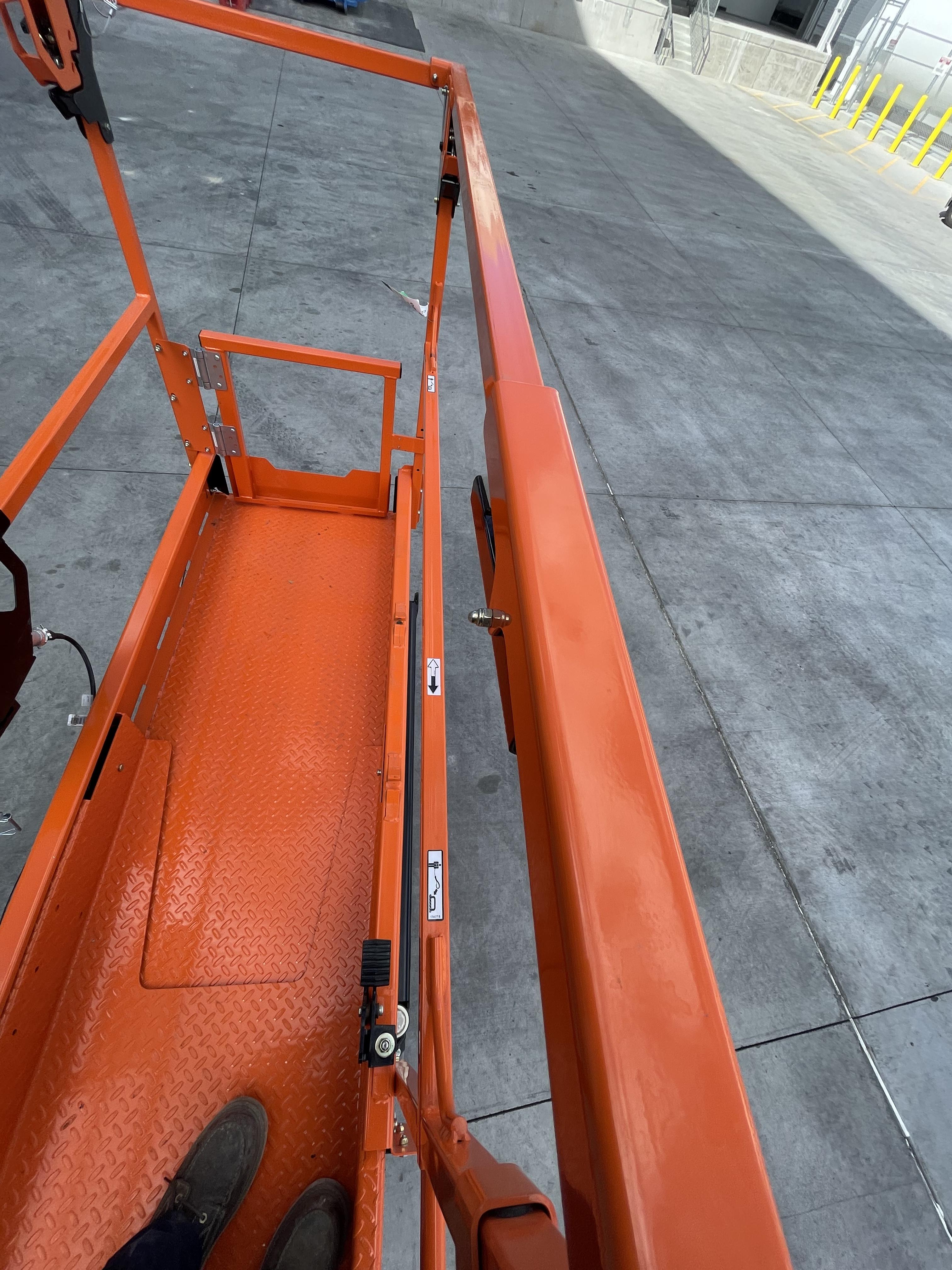 2022 JLG ES1932