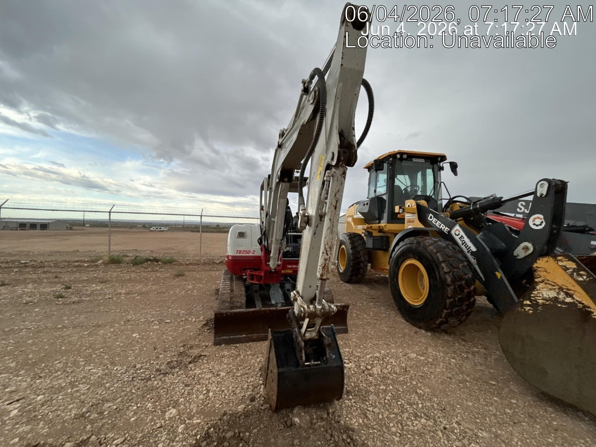 2021 TAKEUCHI TB250-2