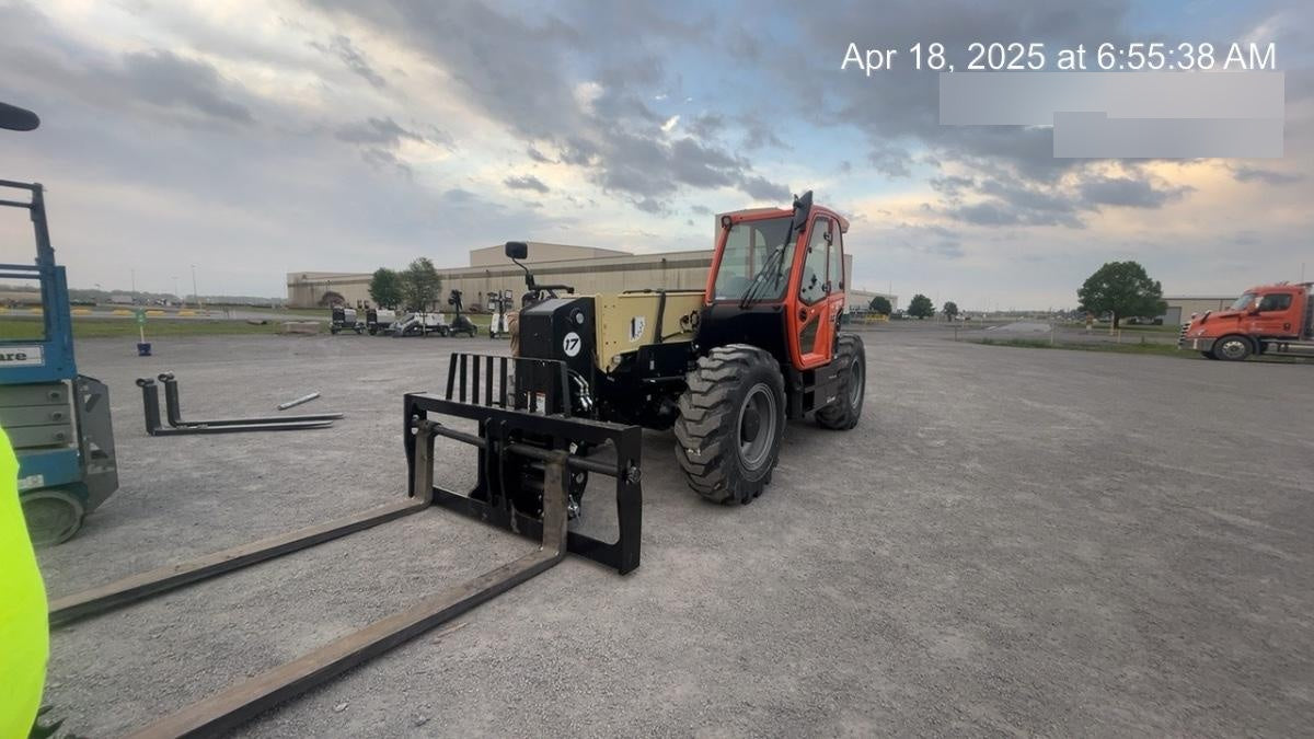 2025 JLG 1732