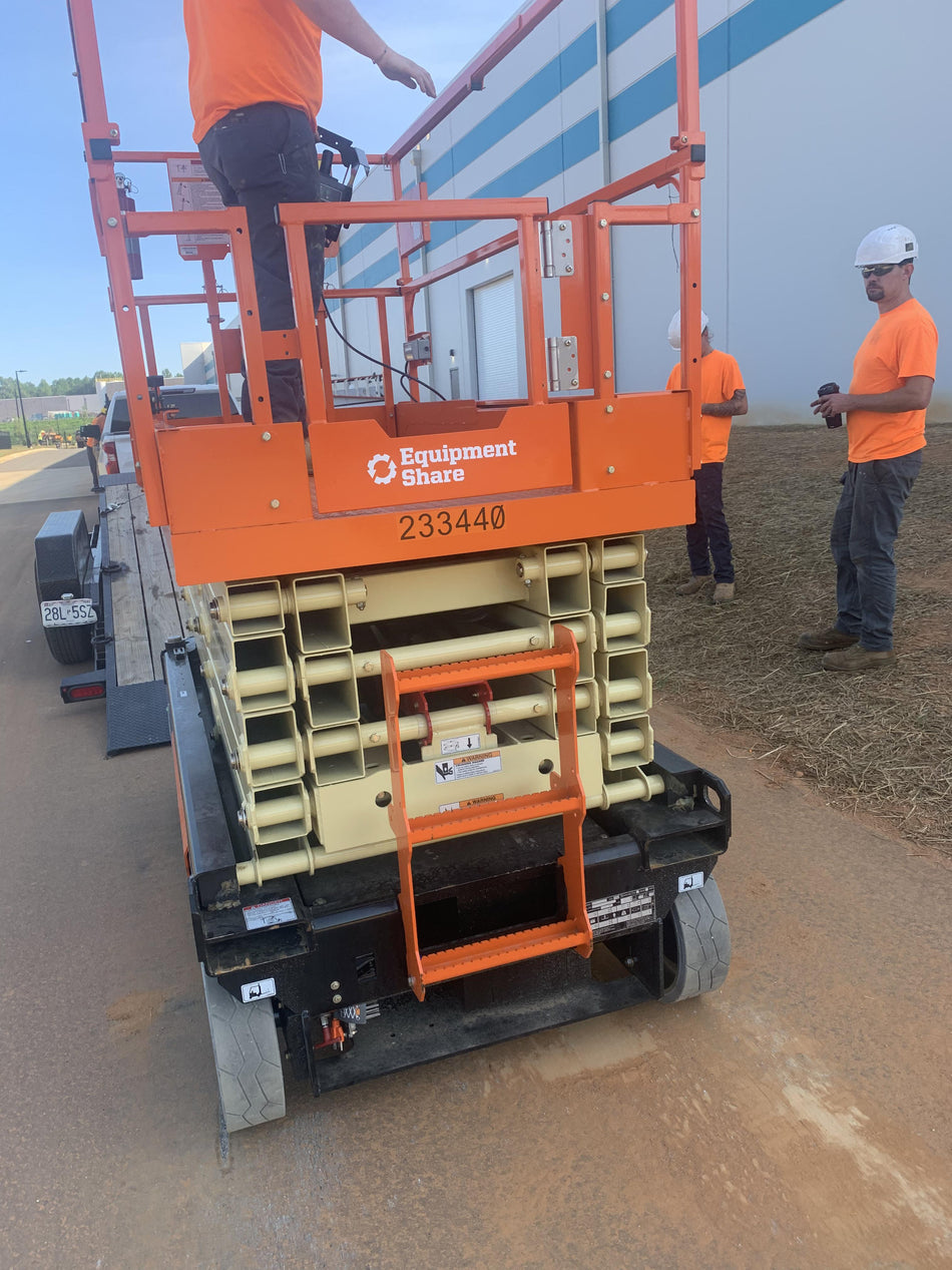 2022 JLG ES3246