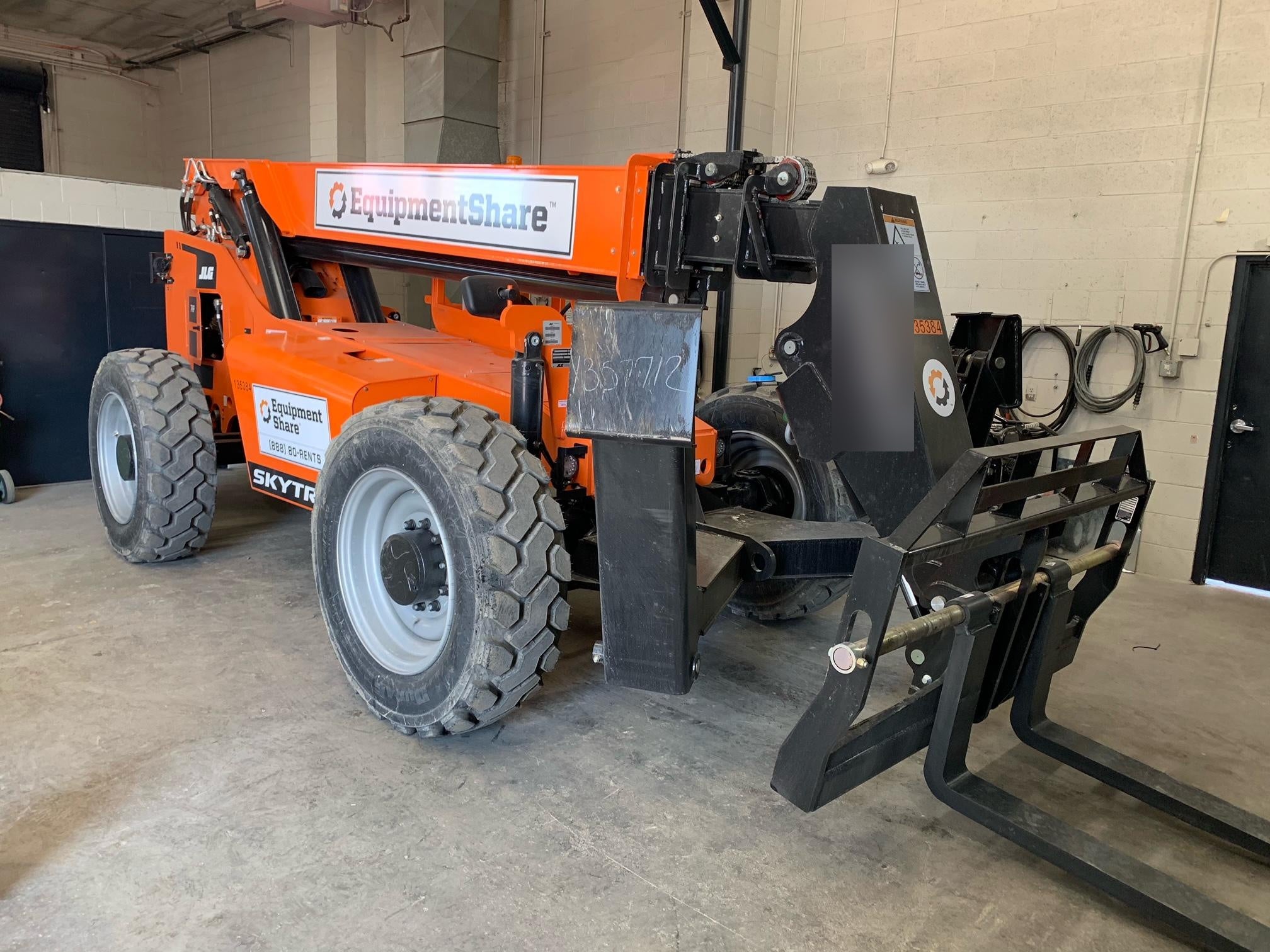 2021 SKYTRAK 10054