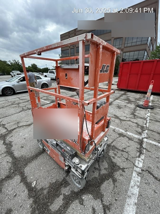 2022 JLG ES1330L