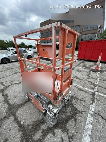 2022 JLG ES1330L