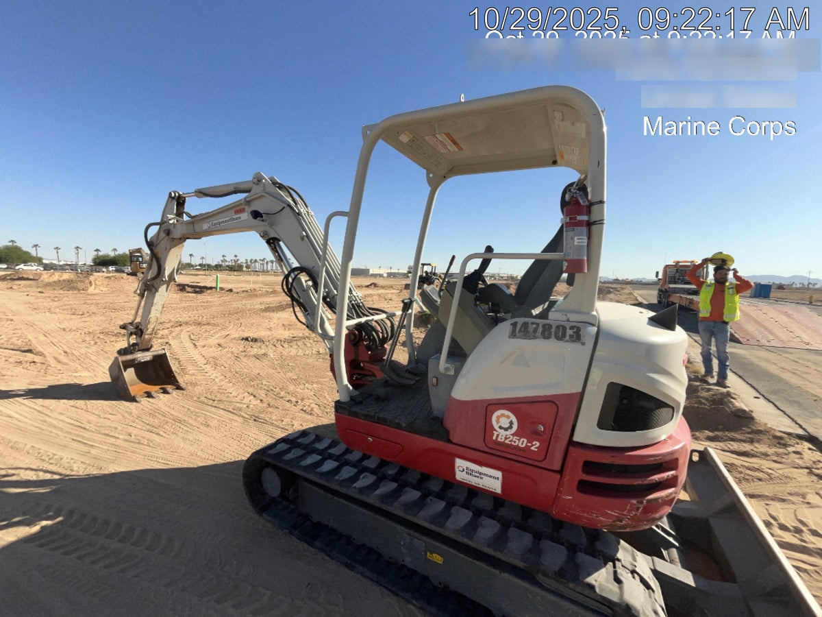 2021 TAKEUCHI TB250-2