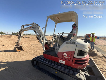 2021 TAKEUCHI TB250-2