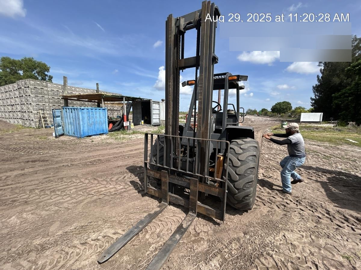 2017 CASE 586H
