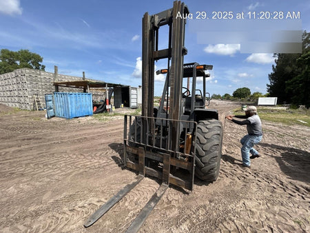 2017 CASE 586H
