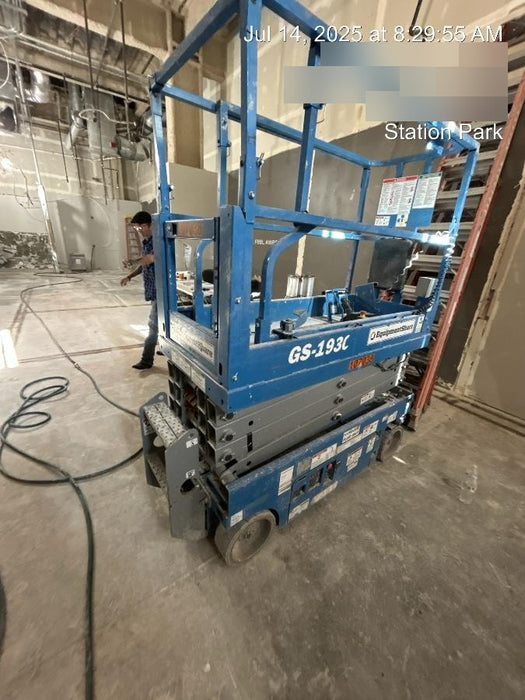 2020 Genie GS-1930 Solid Non Marking Tires, Beacon, Folding rails with half height swing gate, 800W Inverter