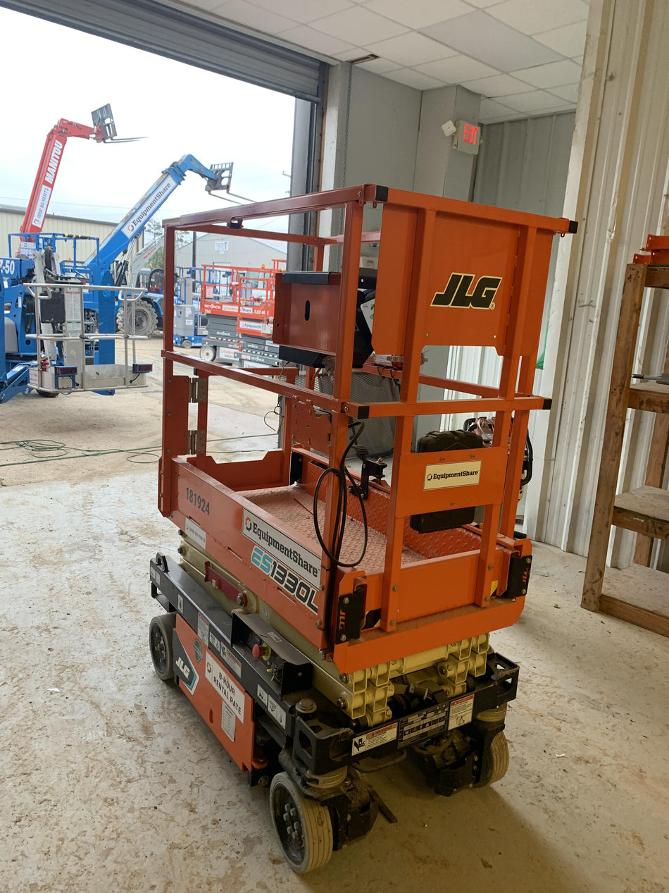 2021 JLG ES1330L