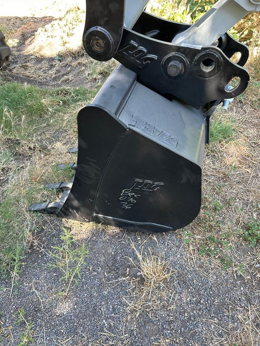 2025 TAKEUCHI 36" Bucket - Takeuchi