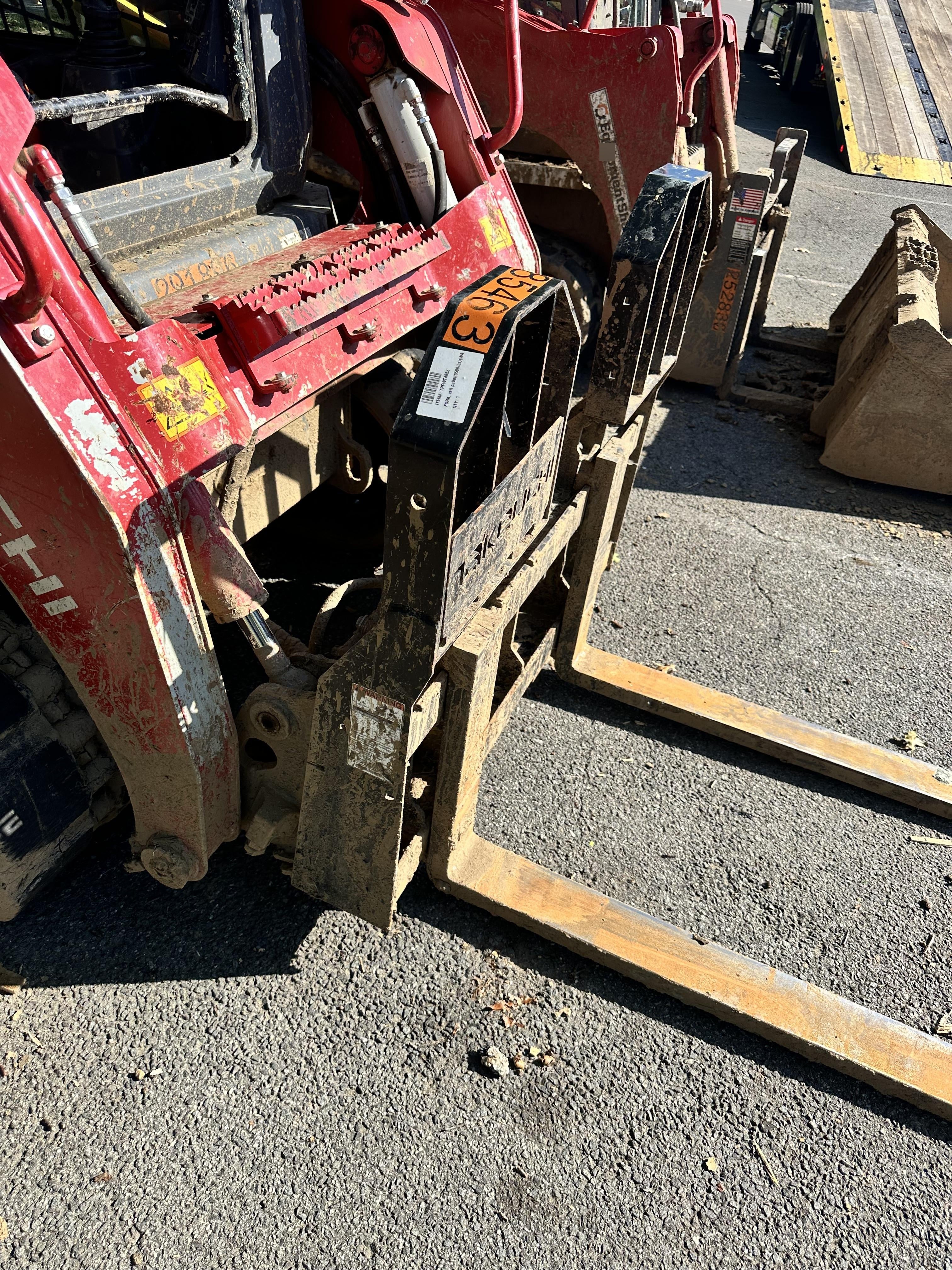 2021 TAKEUCHI 48" Pallet Forks - Takeuchi