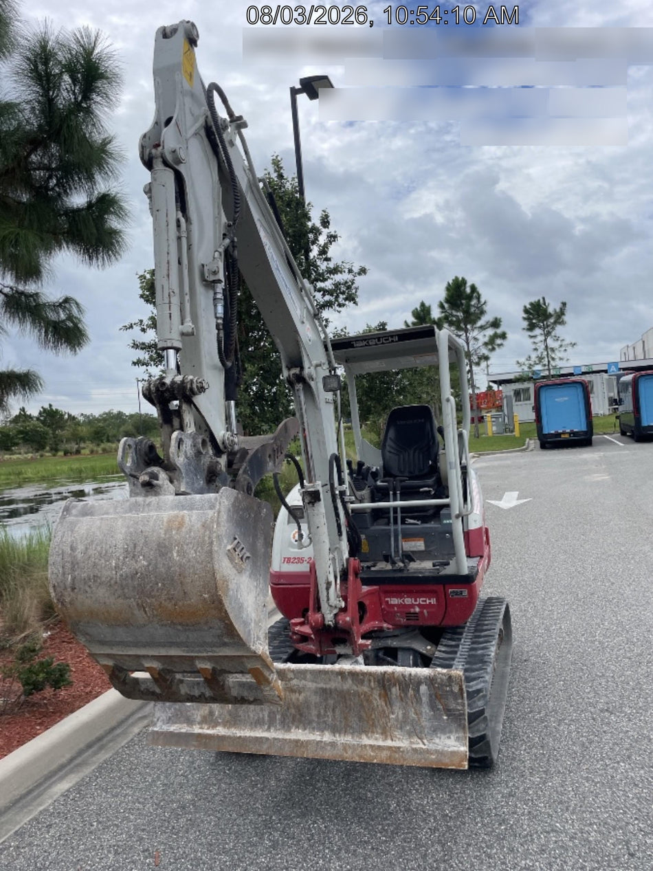 2022 TAKEUCHI TB235-2R