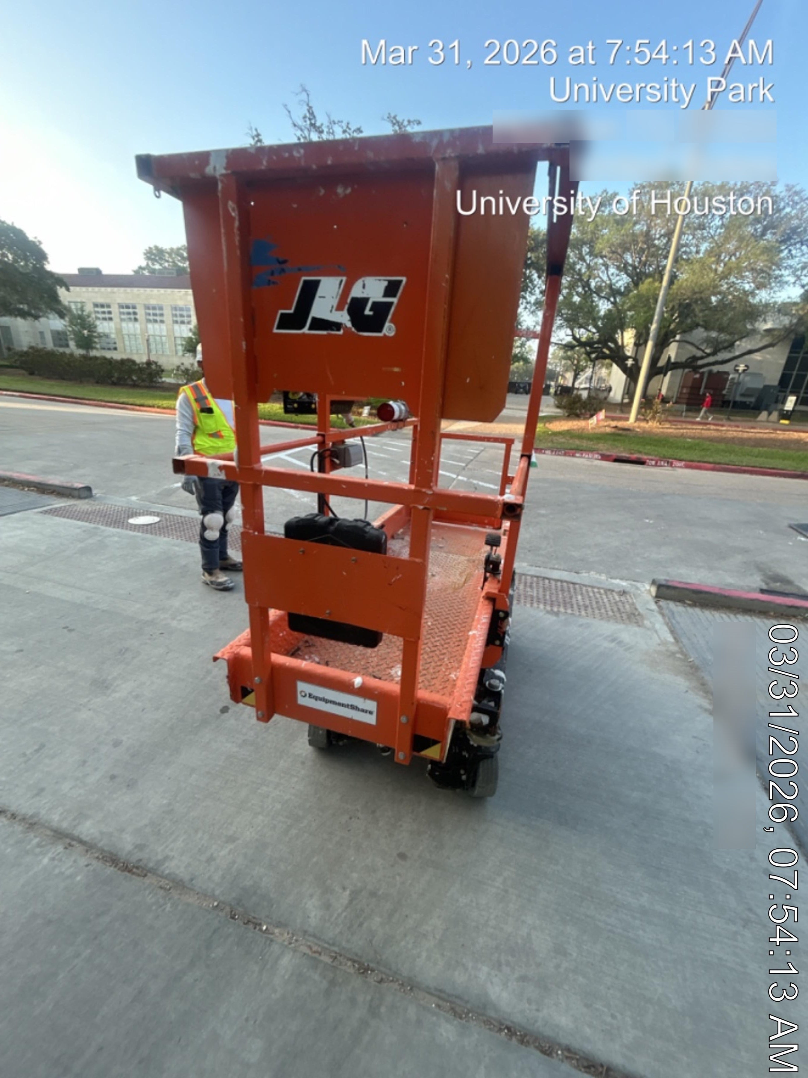 2021 JLG ES1330L