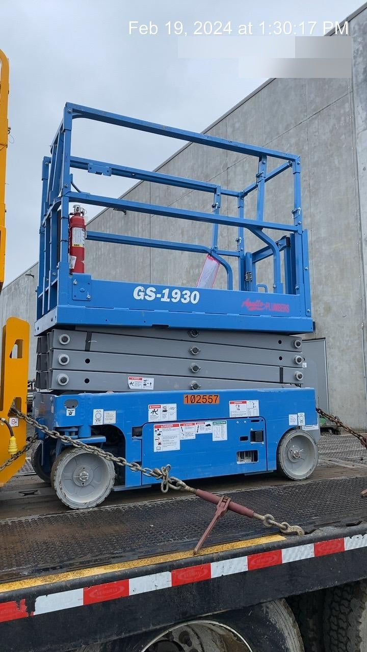 2020 Genie GS-1930 Solid Non Marking Tires, Beacon, Folding rails with half height swing gate, 800W Inverter