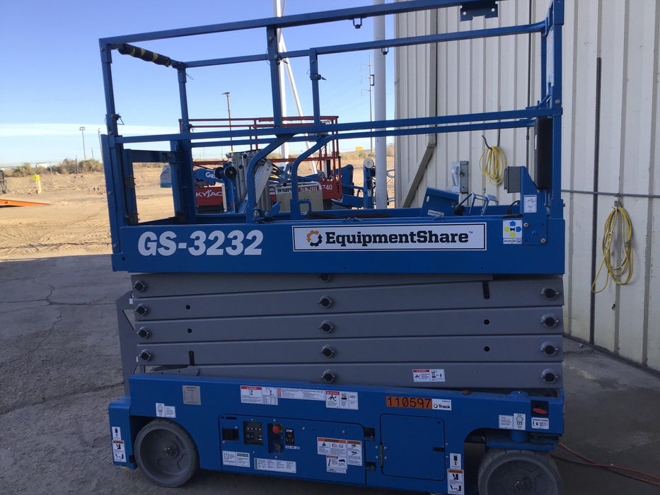 2020 Genie GS-3232 Standard, Folding half height swing gate