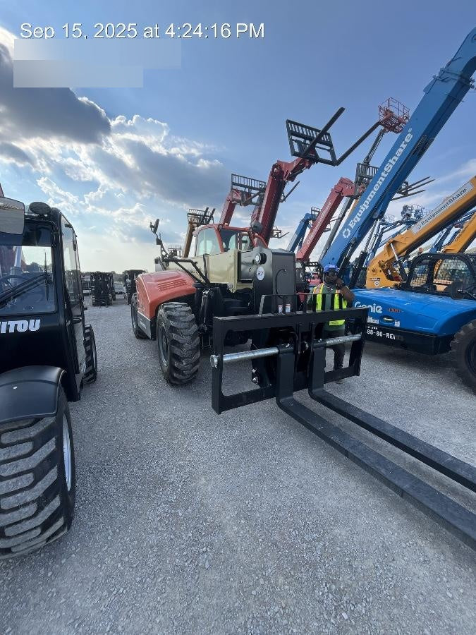 2025 JLG 2733