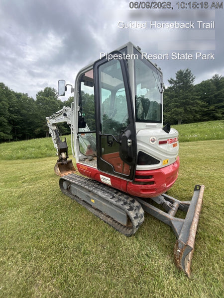 2022 TAKEUCHI TB235-2CR