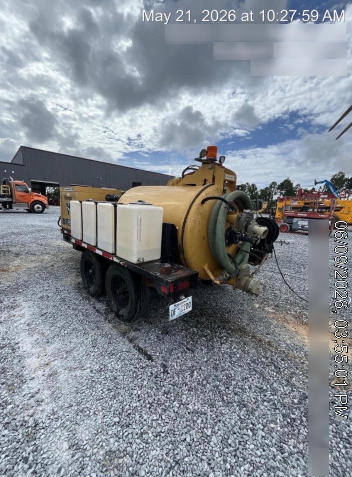 2021 Vac-Tron LP573XDT T4 Koehler Diesel Engine, 500 Gallon Debris Tank, x2 100 Gallon Water Tanks