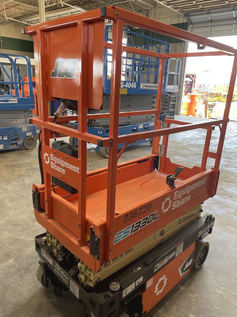 2022 JLG ES1330L