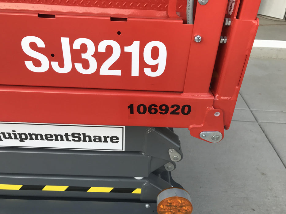 2020 Skyjack SJIII-3219 Solid NM Tires, Half height spring hinged entry gate, Dual Beacons, 800W Inverter