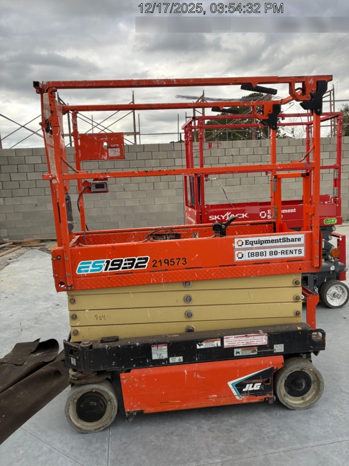 2022 JLG ES1932