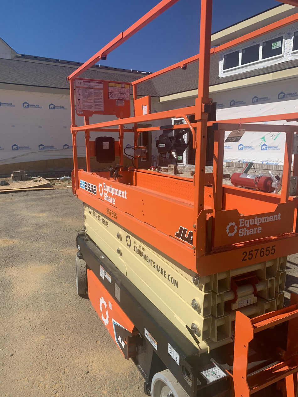 2022 JLG ES2632