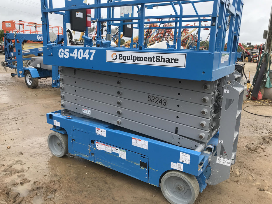 2019 Genie GS-4047 Folding rails with half height swing gate