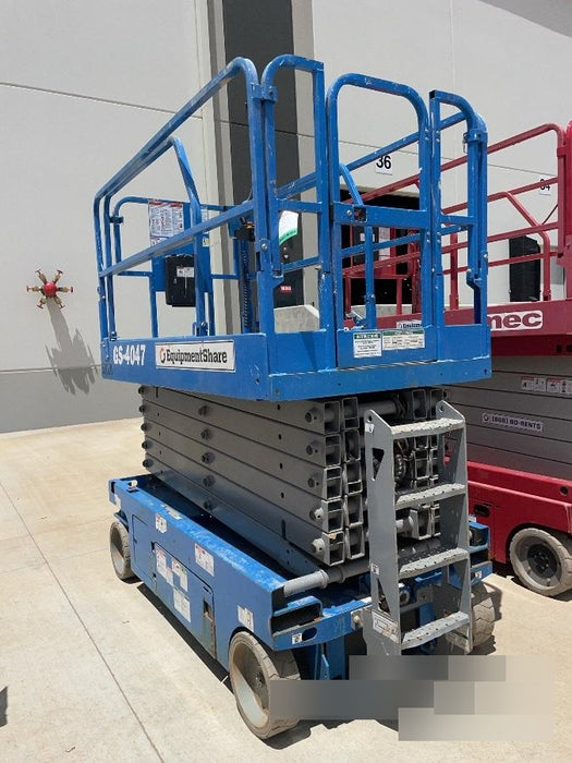 2019 Genie GS-4047 Folding rails with half height swing gate