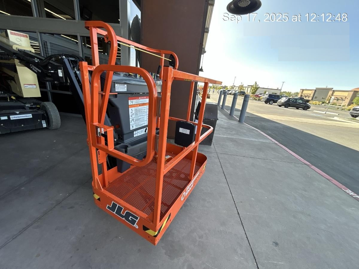 2025 JLG E300AJP