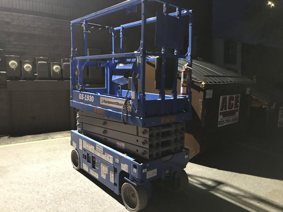 2020 Genie GS-1930 Solid Non Marking Tires, Beacon, Folding rails with half height swing gate, 800W Inverter