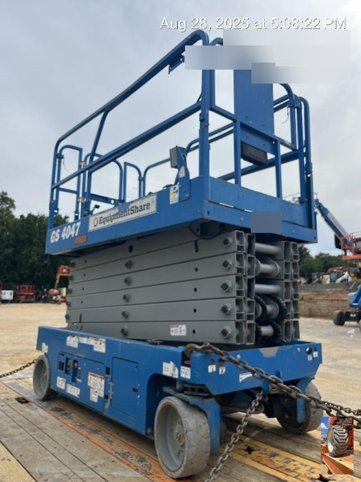 2019 Genie GS-4047 Folding rails with half height swing gate
