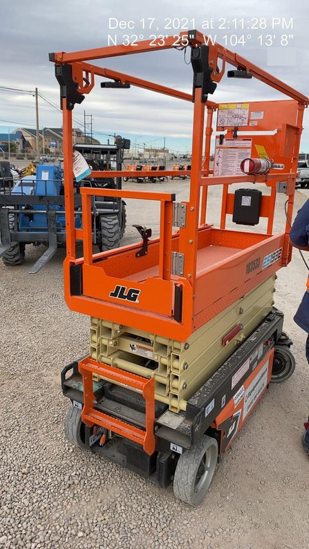 2021 JLG ES1932