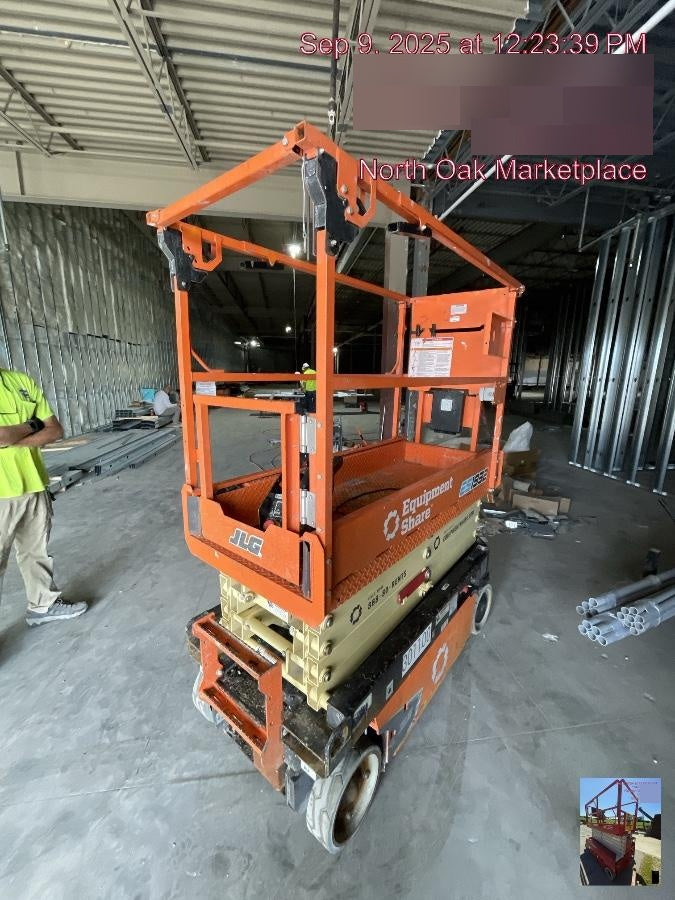 2023 JLG ES1932