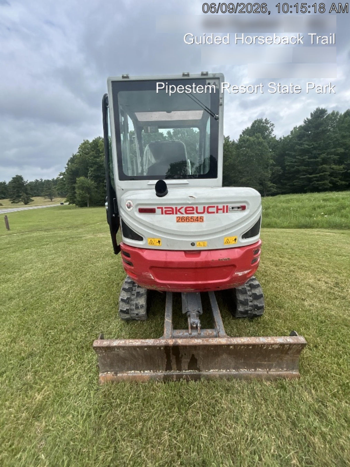 2022 TAKEUCHI TB235-2CR