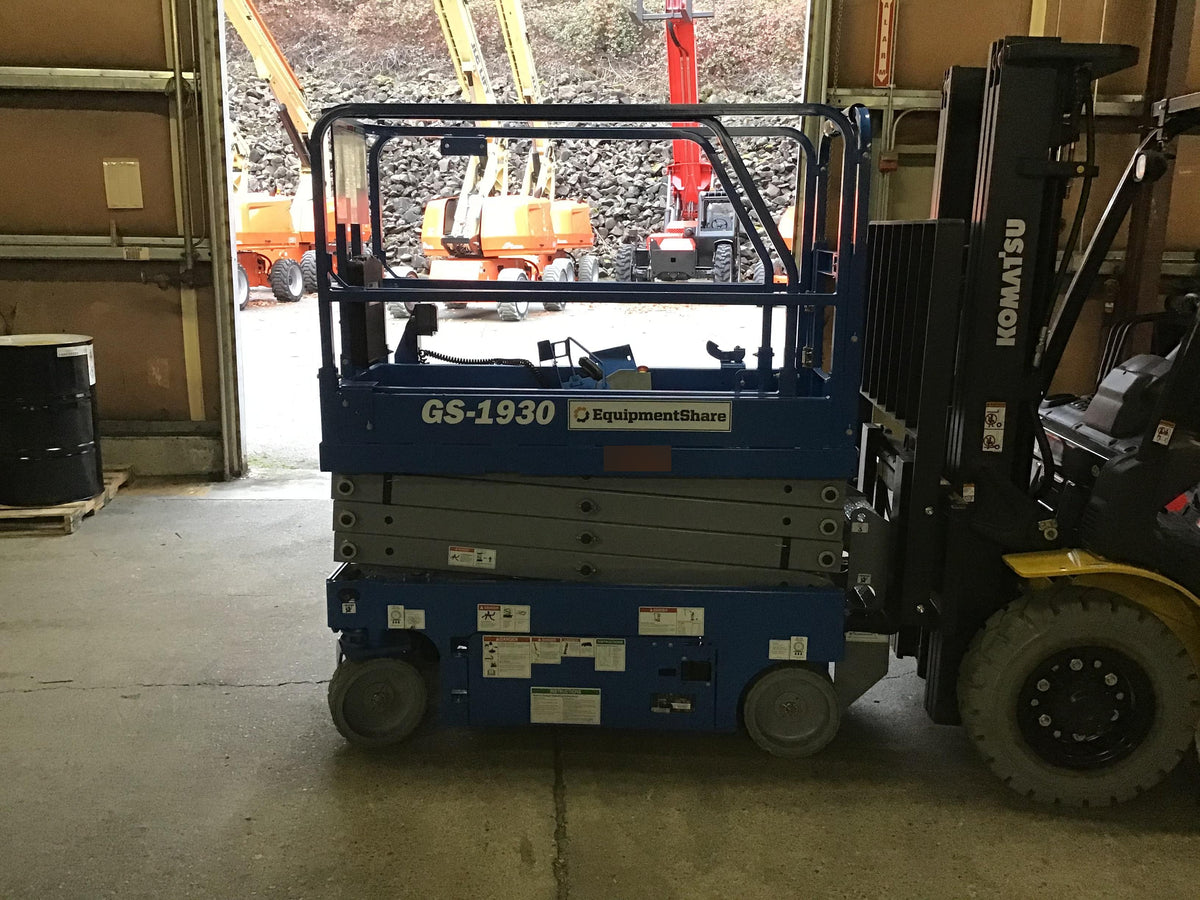 2019 Genie GS-1930 Half Height Swing Gate, 800W Inverter