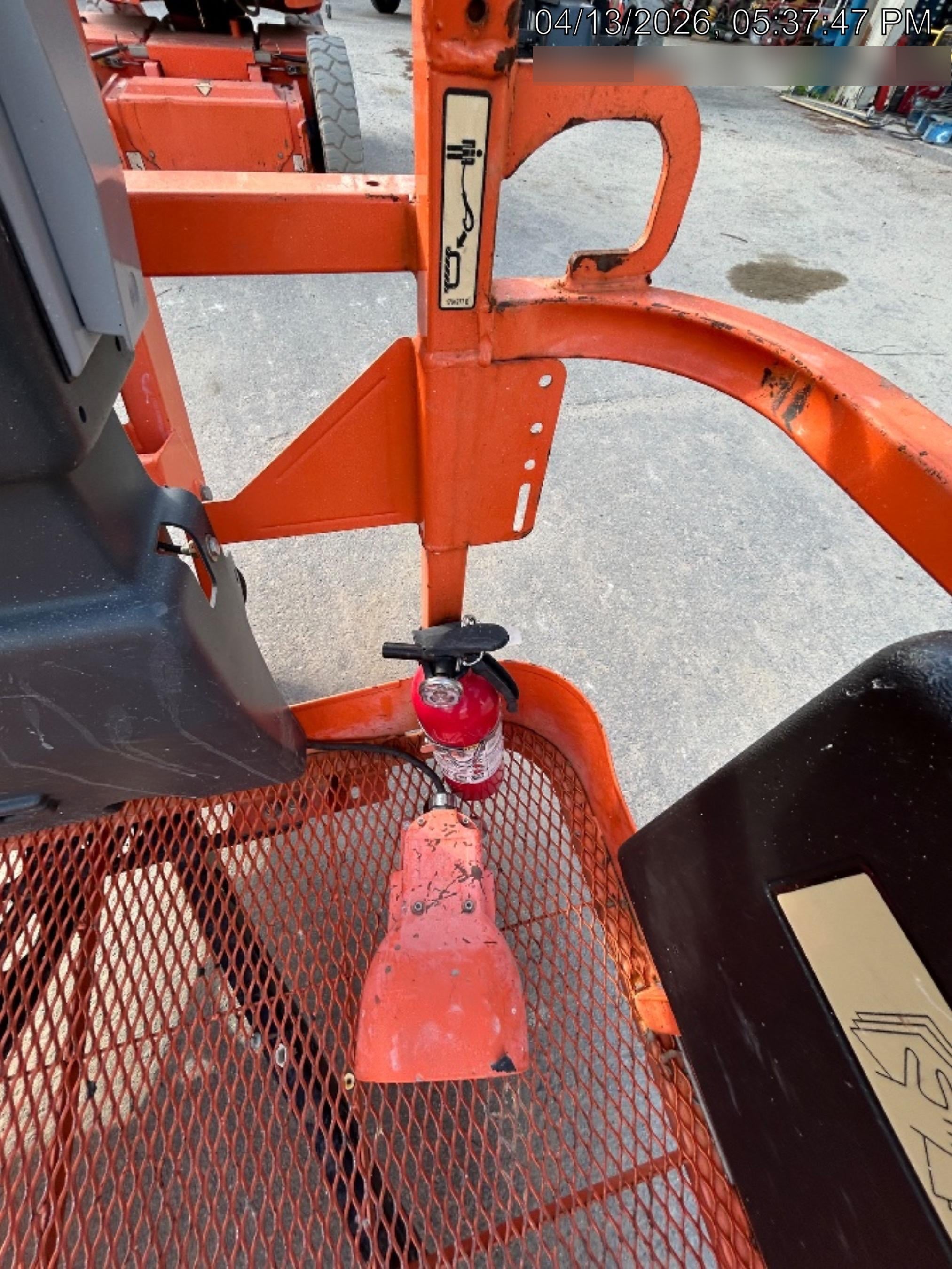 2019 JLG E300AJP