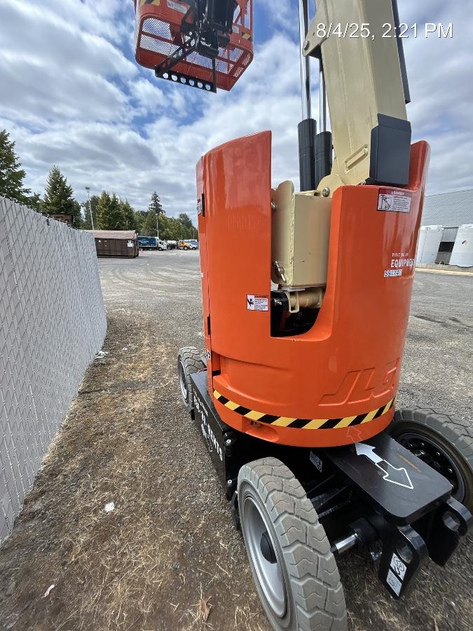 2025 JLG E300AJP