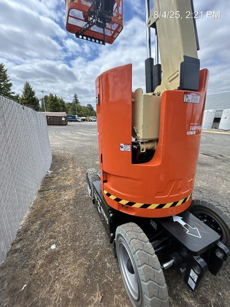 2025 JLG E300AJP