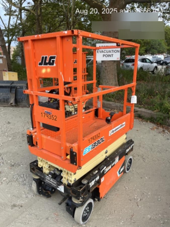 2021 JLG ES1330L
