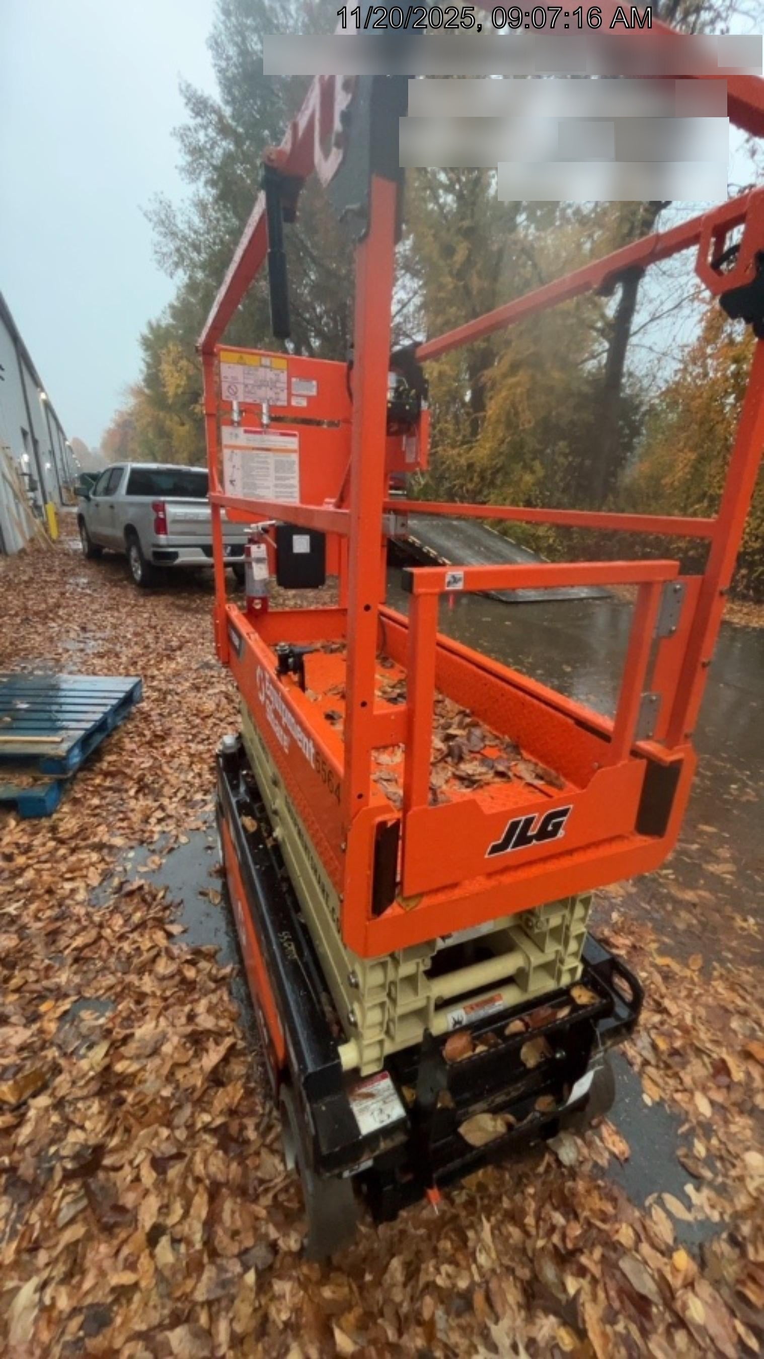 2025 JLG ES1932