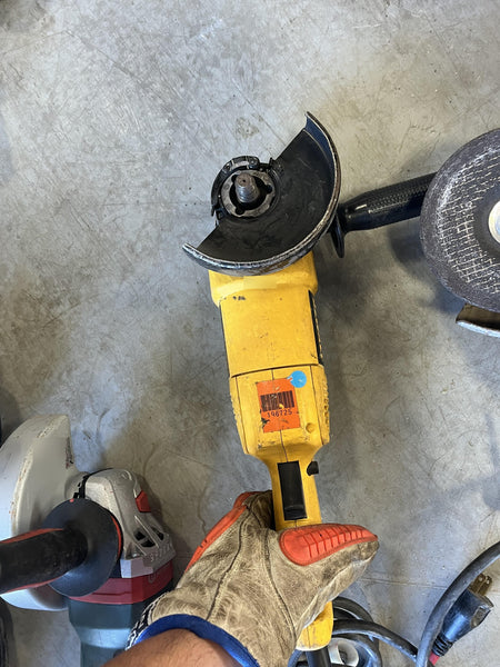2021 DEWALT DW831