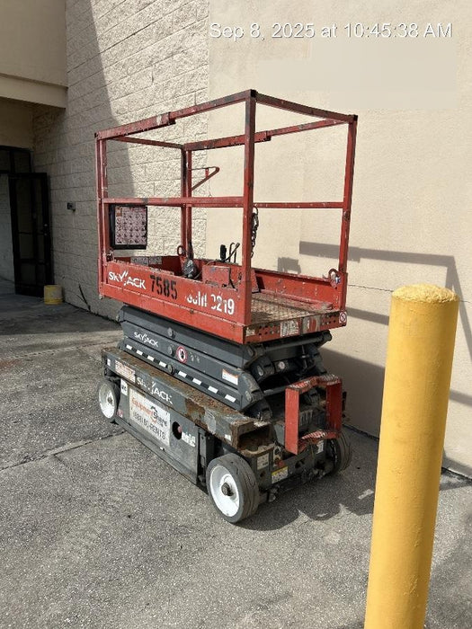 2018 Skyjack SJIII-3219 Skyjack SJIII3219 Scissor Lift w/Trojan Batteries