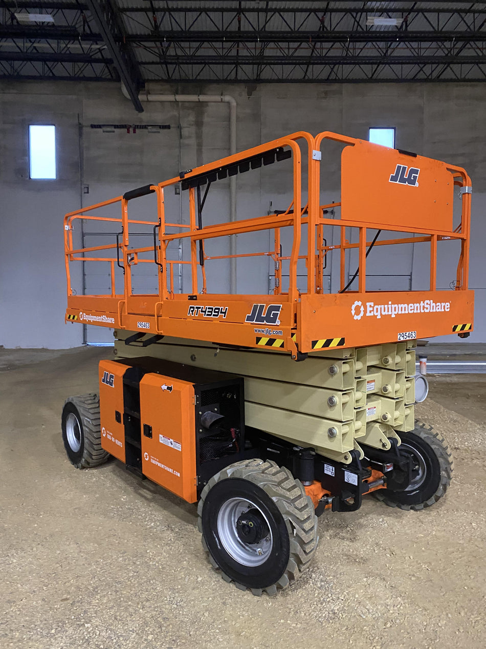 2023 JLG RT4394
